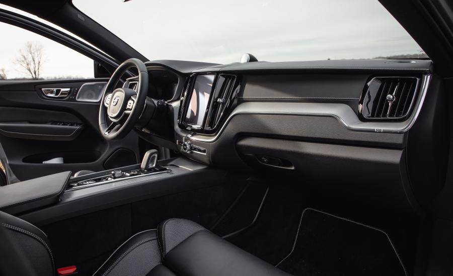 Торпедо Volvo XC60 T8 Polestar Engineered 2019 года  (NA) (фото 18 из 40)